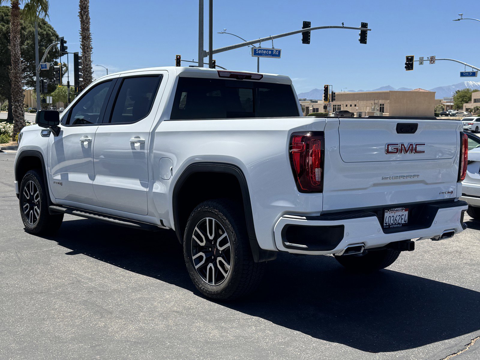 Used 2025 GMC Sierra 1500 AT4 w/ AT4 Premium Package AWD/4WD image 4