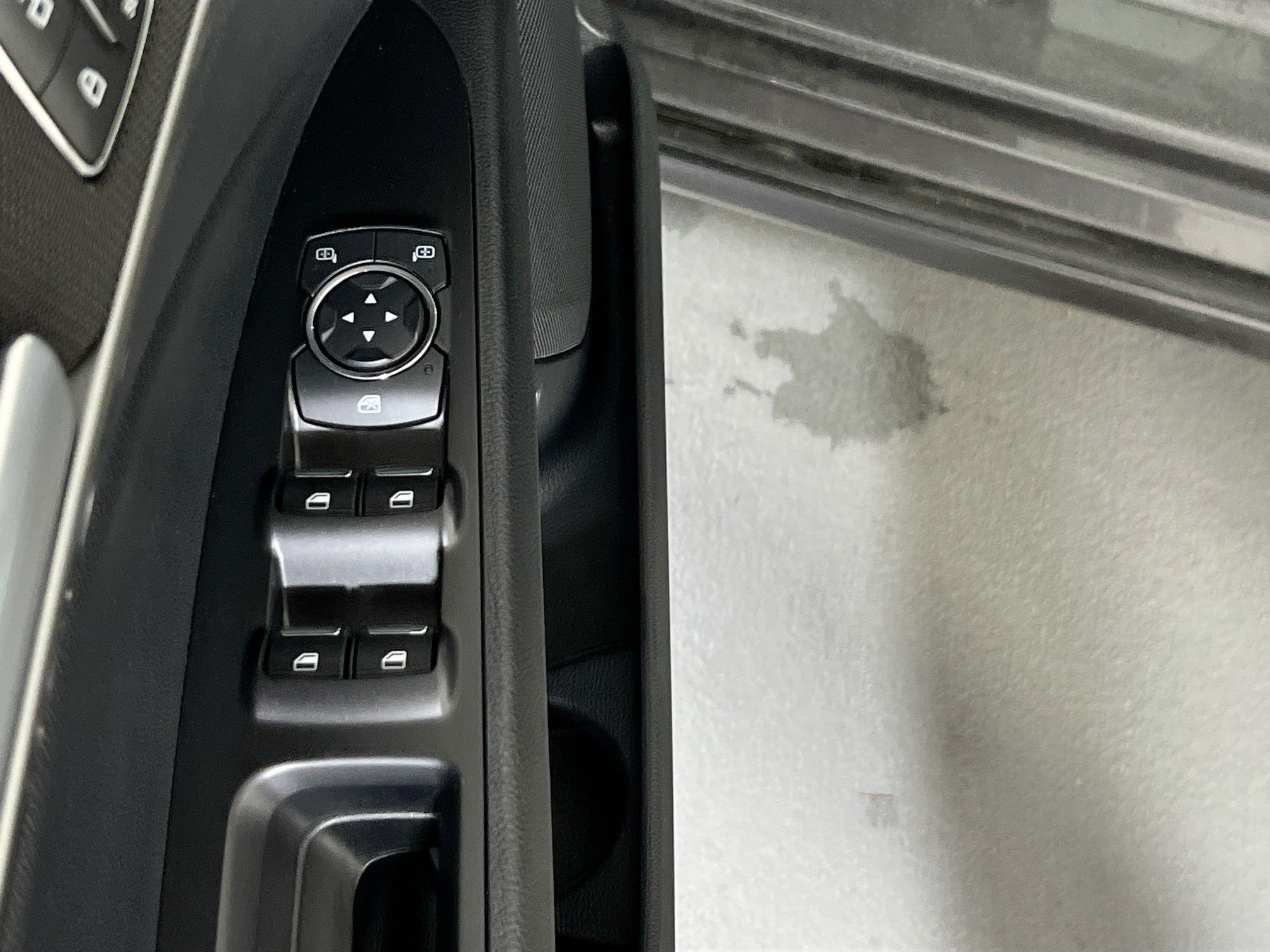 Used 2020 Ford Fusion SEL FWD image 18