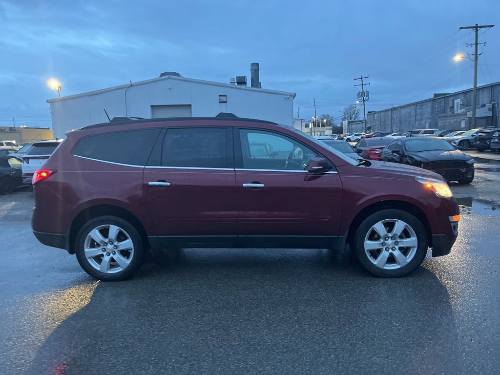 Used 2017 Chevrolet Traverse LT w/ Style and Technology Package image 11
