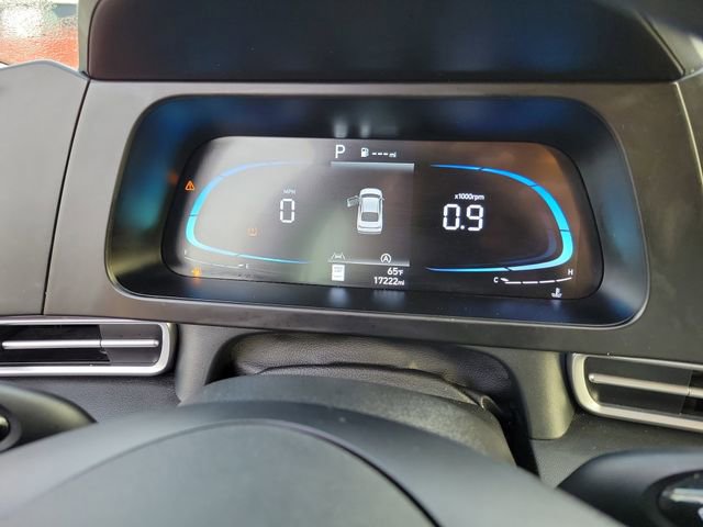 Used 2025 Hyundai Elantra SE image 18