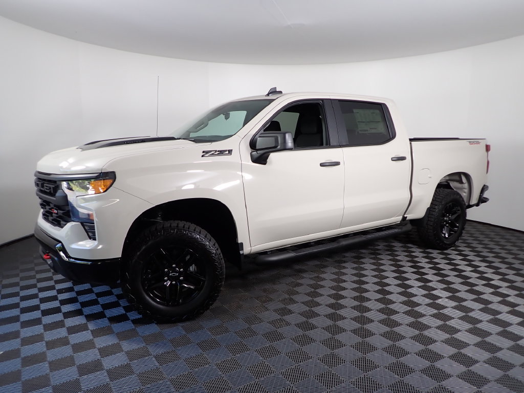 New 2026 Chevrolet Silverado 1500 Custom Trail Boss w/ LPO, Dark Essentials Package AWD/4WD image 8