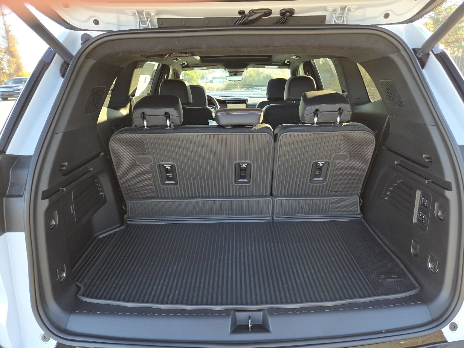 New 2026 GMC Acadia Denali Ultimate w/ LPO, Floor Liner Package AWD/4WD image 27
