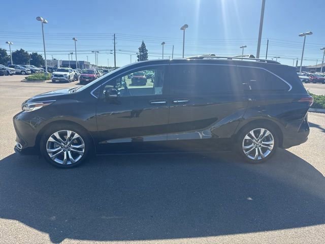 Used 2021 Toyota Sienna Platinum FWD image 1