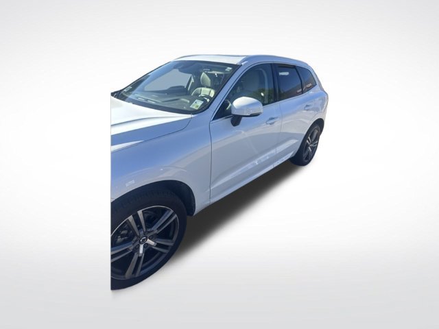 Used 2018 Volvo XC60 T5 Momentum w/ Vision Package AWD/4WD image 2