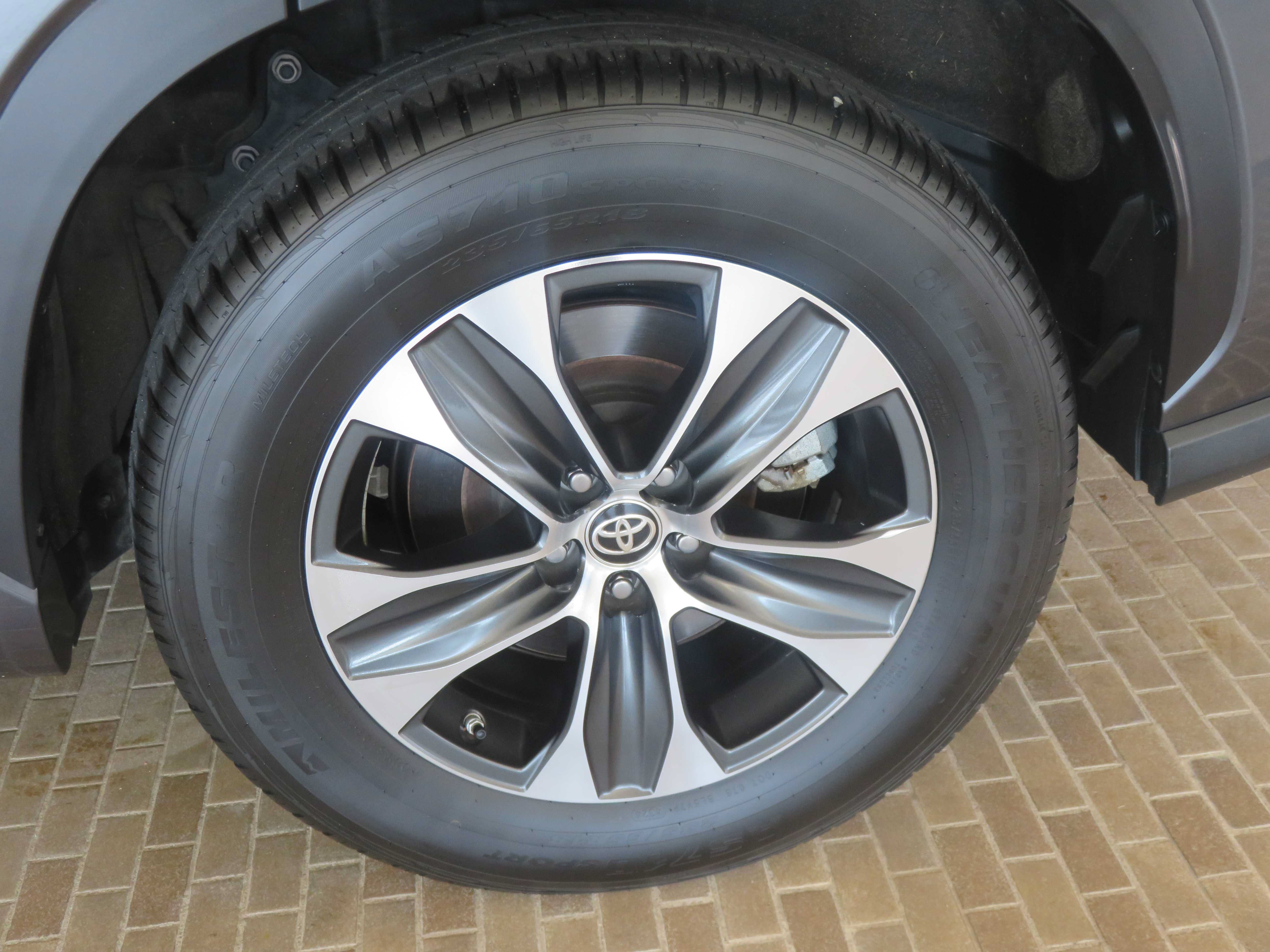Used 2020 Toyota Highlander XLE FWD image 9