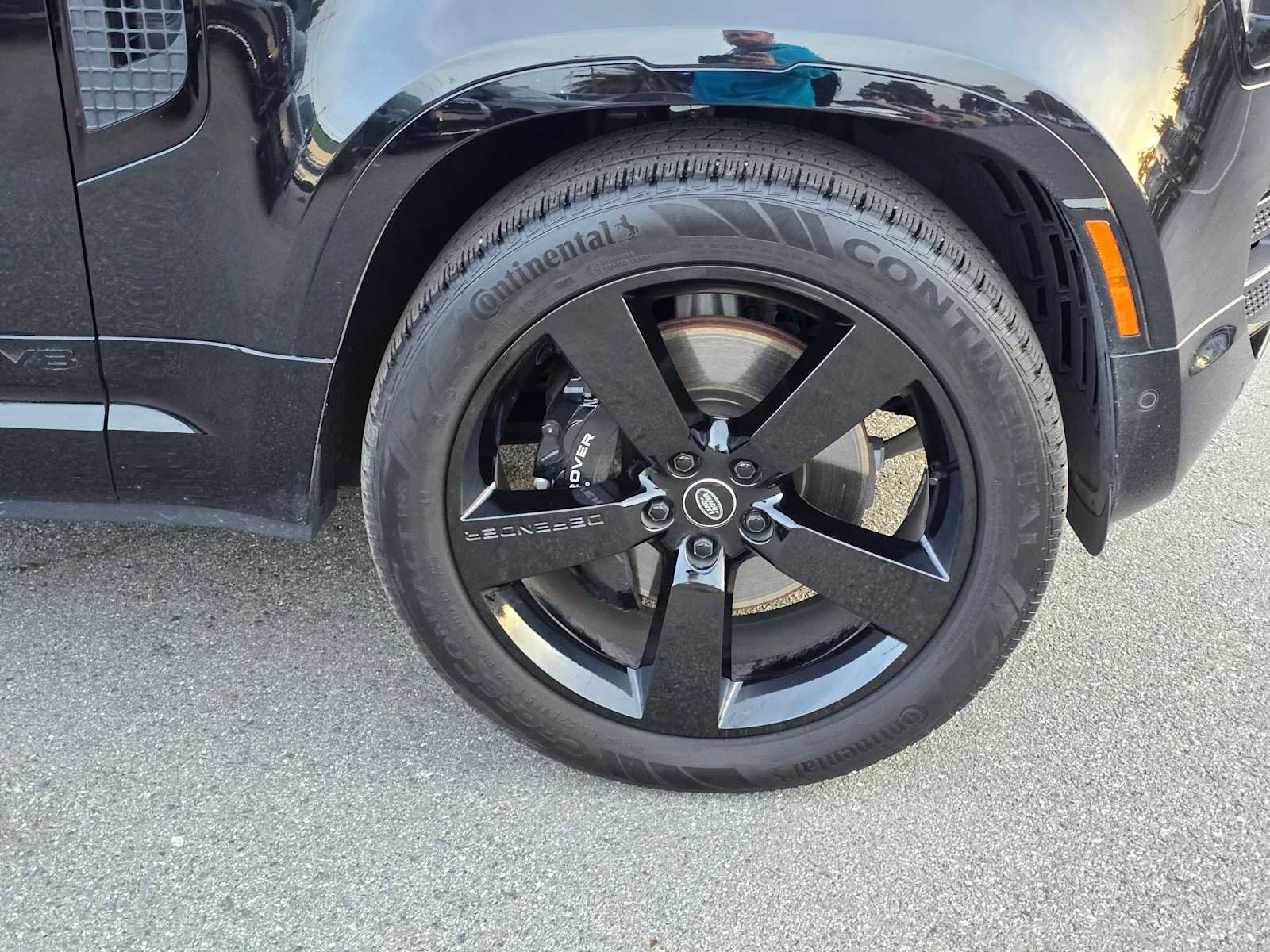 Certified 2024 Land Rover Defender 90 V8 image 9