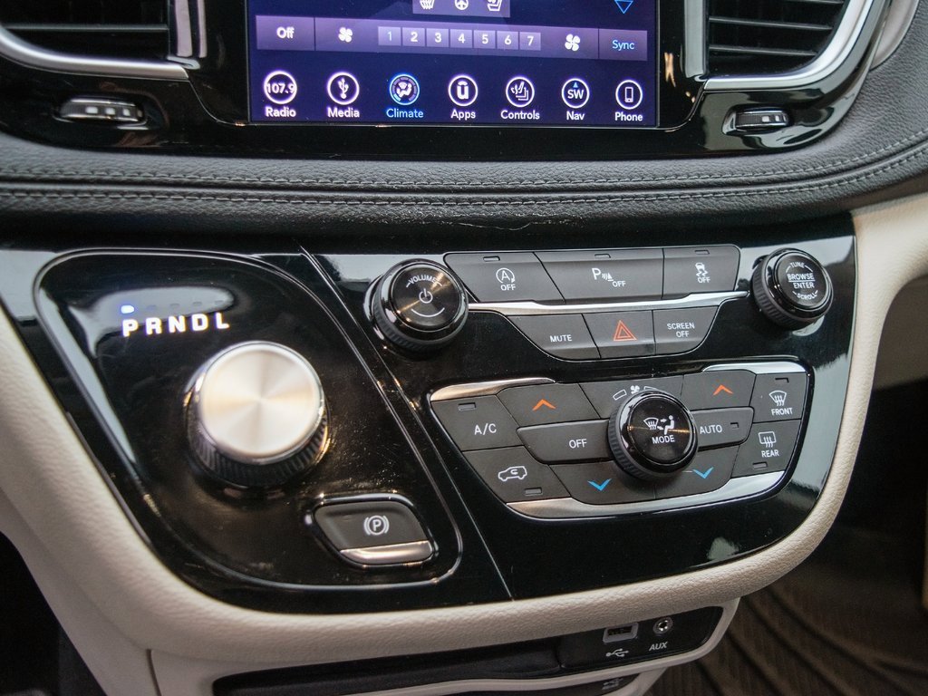 Used 2018 Chrysler Pacifica Limited image 21