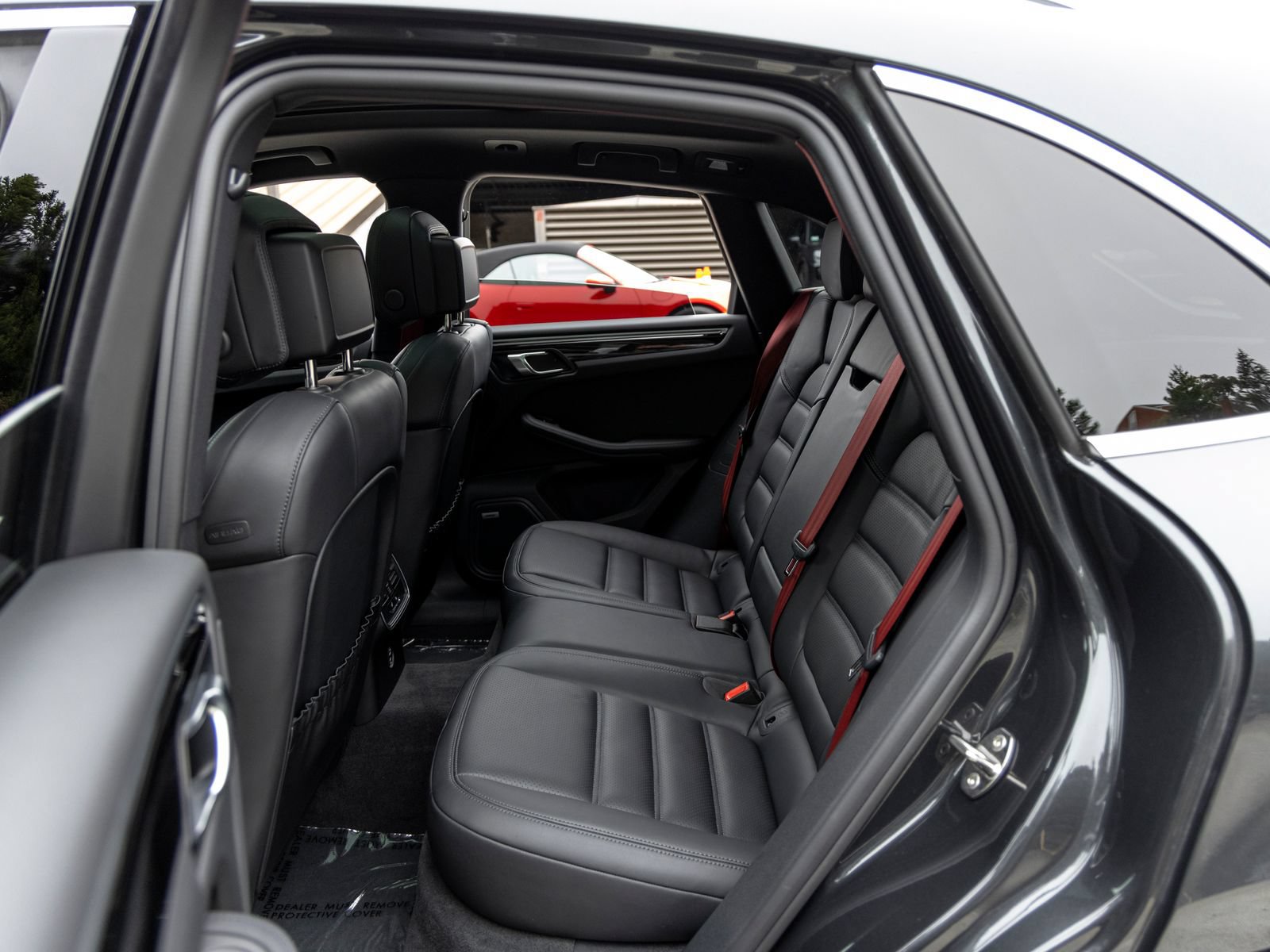 Certified 2022 Porsche Macan AWD/4WD image 45