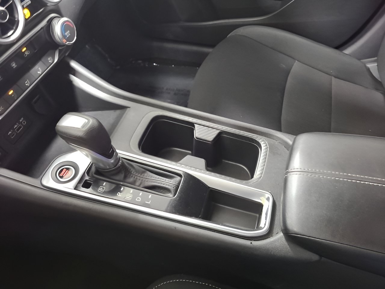 Used 2024 Nissan Sentra SV FWD image 30