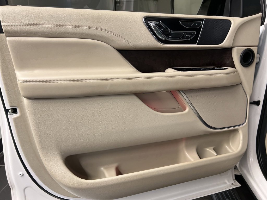Used 2018 Lincoln Navigator L Reserve w/ Technology Package image 27