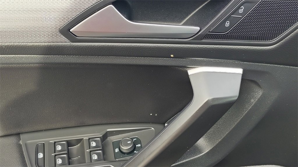 Used 2024 Volkswagen Tiguan S image 9