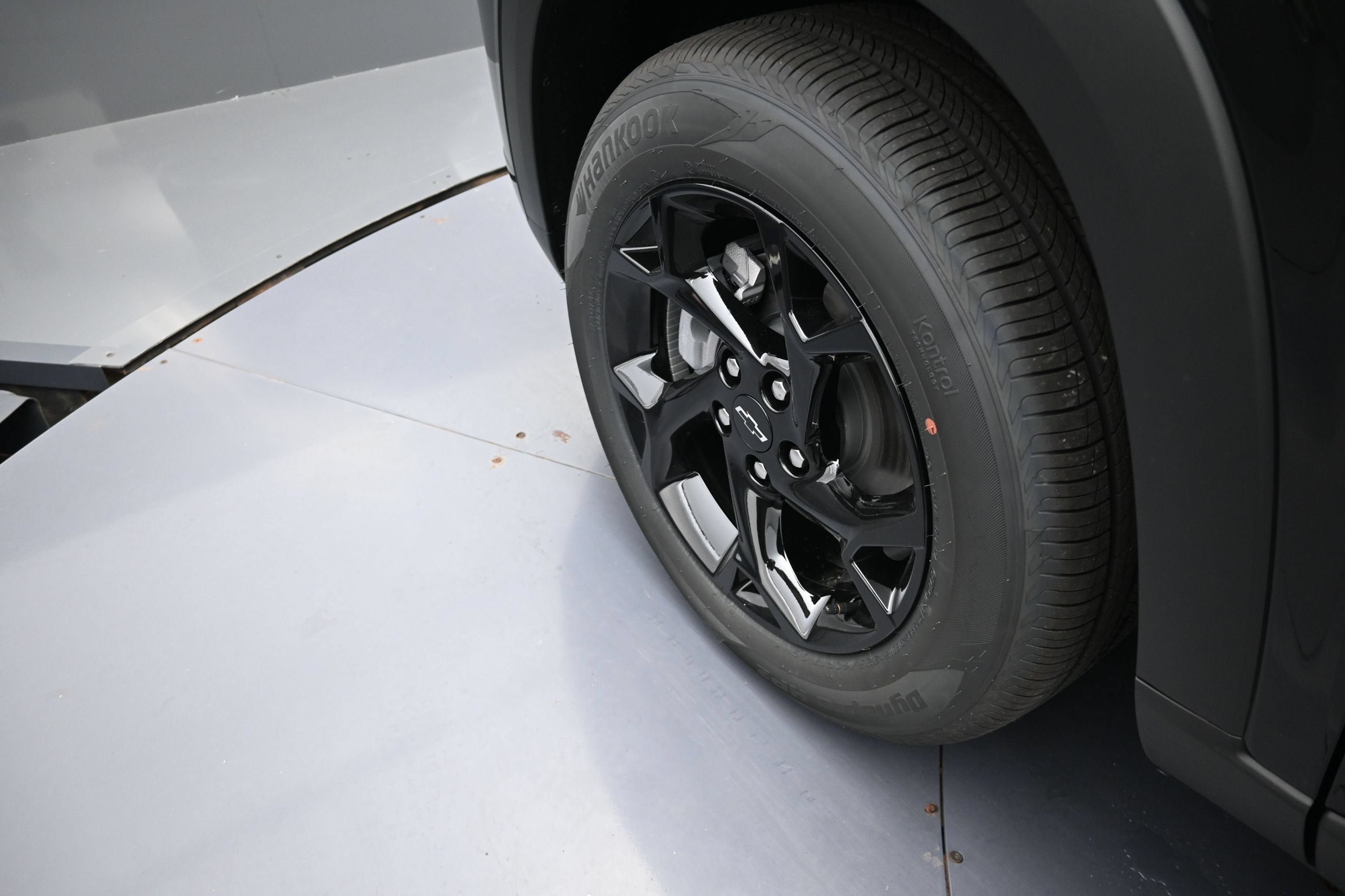 New 2026 Chevrolet Trax LT w/ Sunroof Package FWD image 34