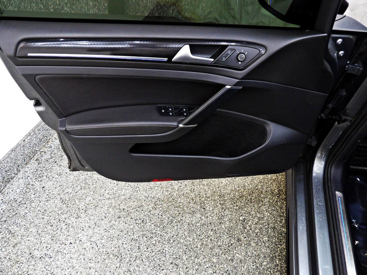 Used 2019 Volkswagen Golf R 4-Door AWD/4WD image 7