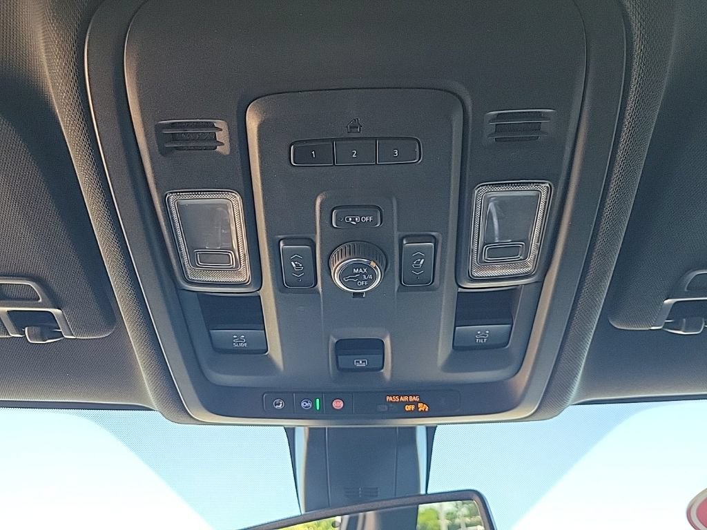 Used 2021 Chevrolet Suburban RST w/ Luxury Package AWD/4WD image 30
