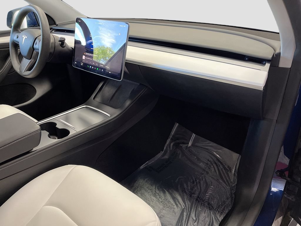 Used 2024 Tesla Model Y Long Range AWD/4WD image 27