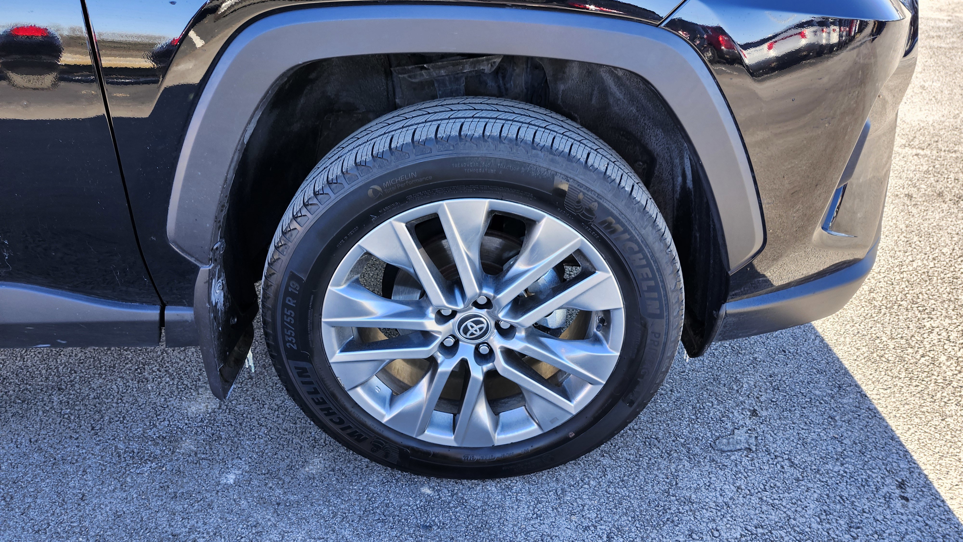 Used 2023 Toyota RAV4 XLE Premium image 12