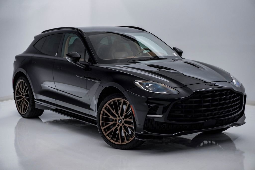 Used 2025 Aston Martin DBX 707 image 3