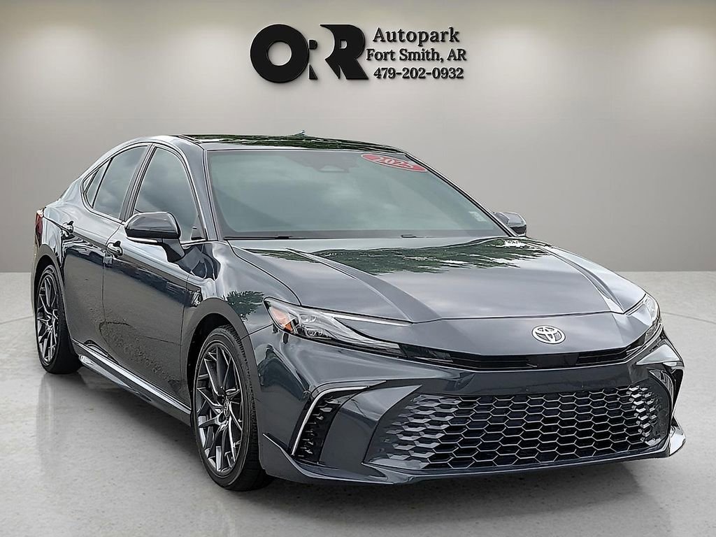 Used 2025 Toyota Camry XSE FWD image 1