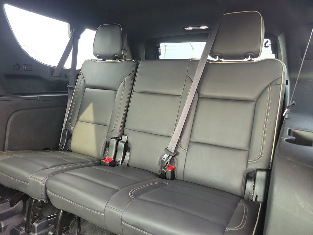 Used 2023 Chevrolet Suburban Premier image 17