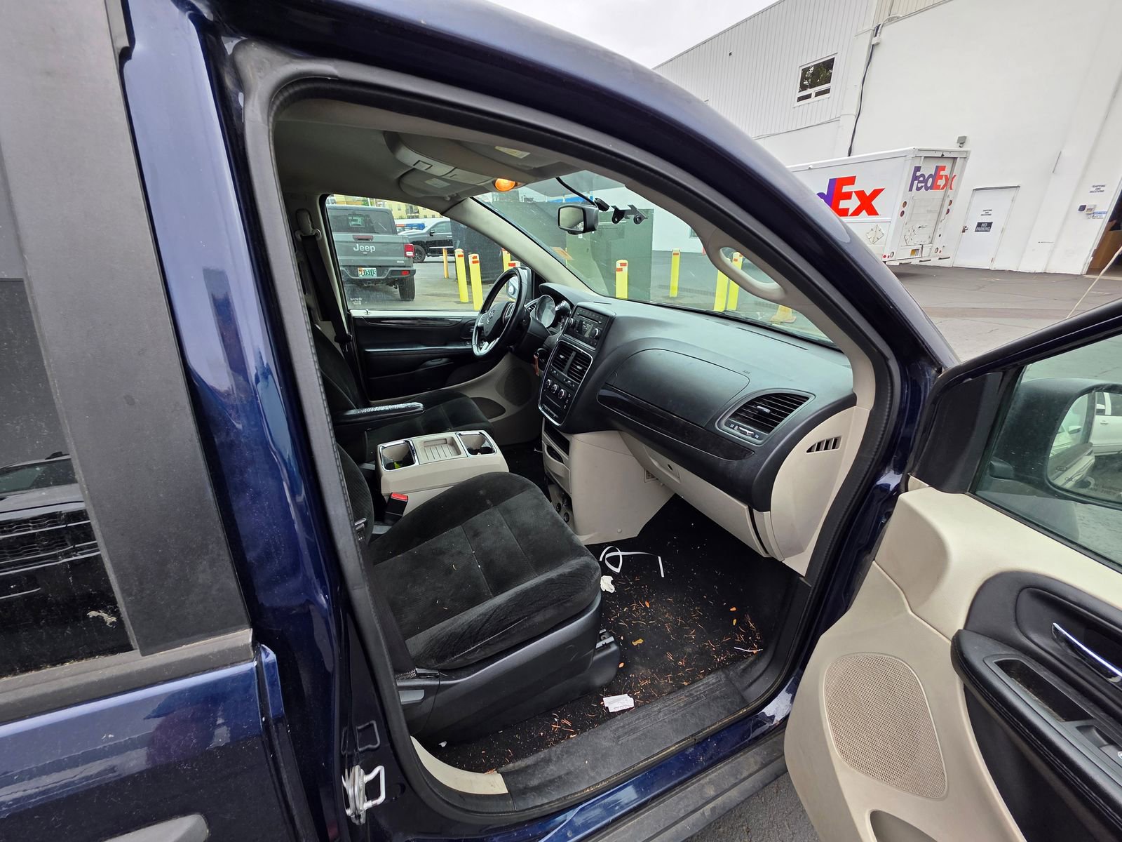 Used 2016 Dodge Grand Caravan American Value Package w/ UConnect Hands-Free Group FWD image 15