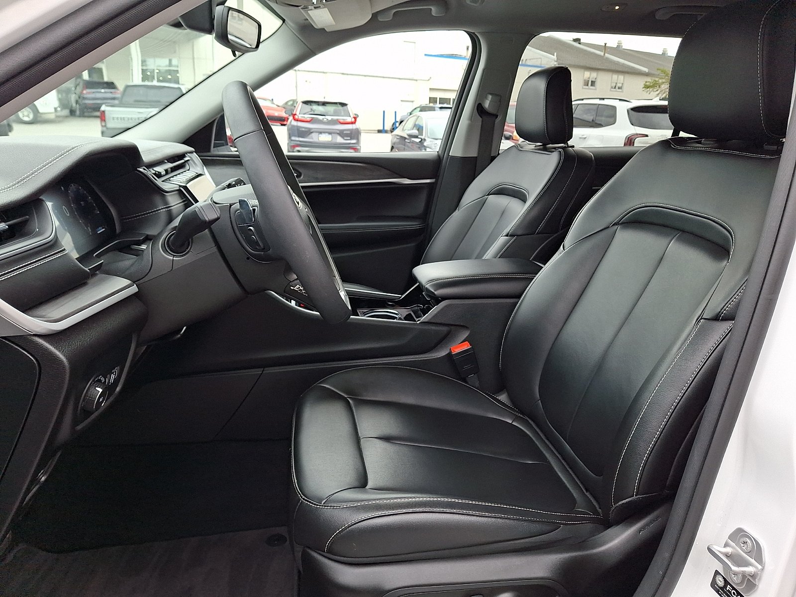 Used 2023 Jeep Grand Cherokee L Limited AWD/4WD image 14