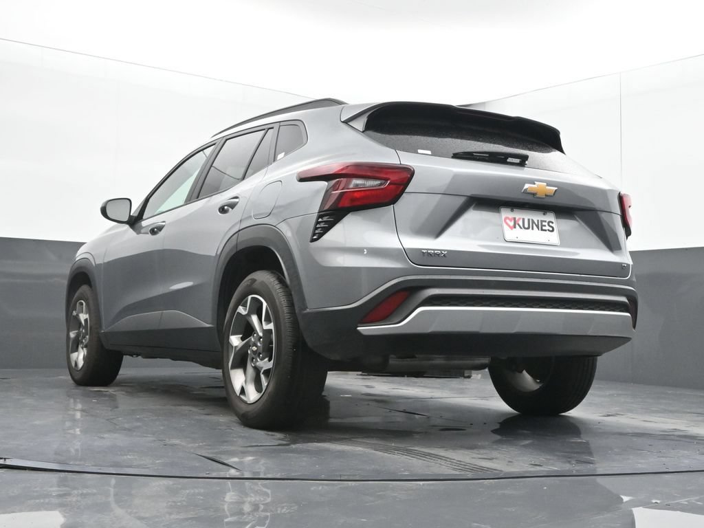 Used 2025 Chevrolet Trax LT FWD image 43