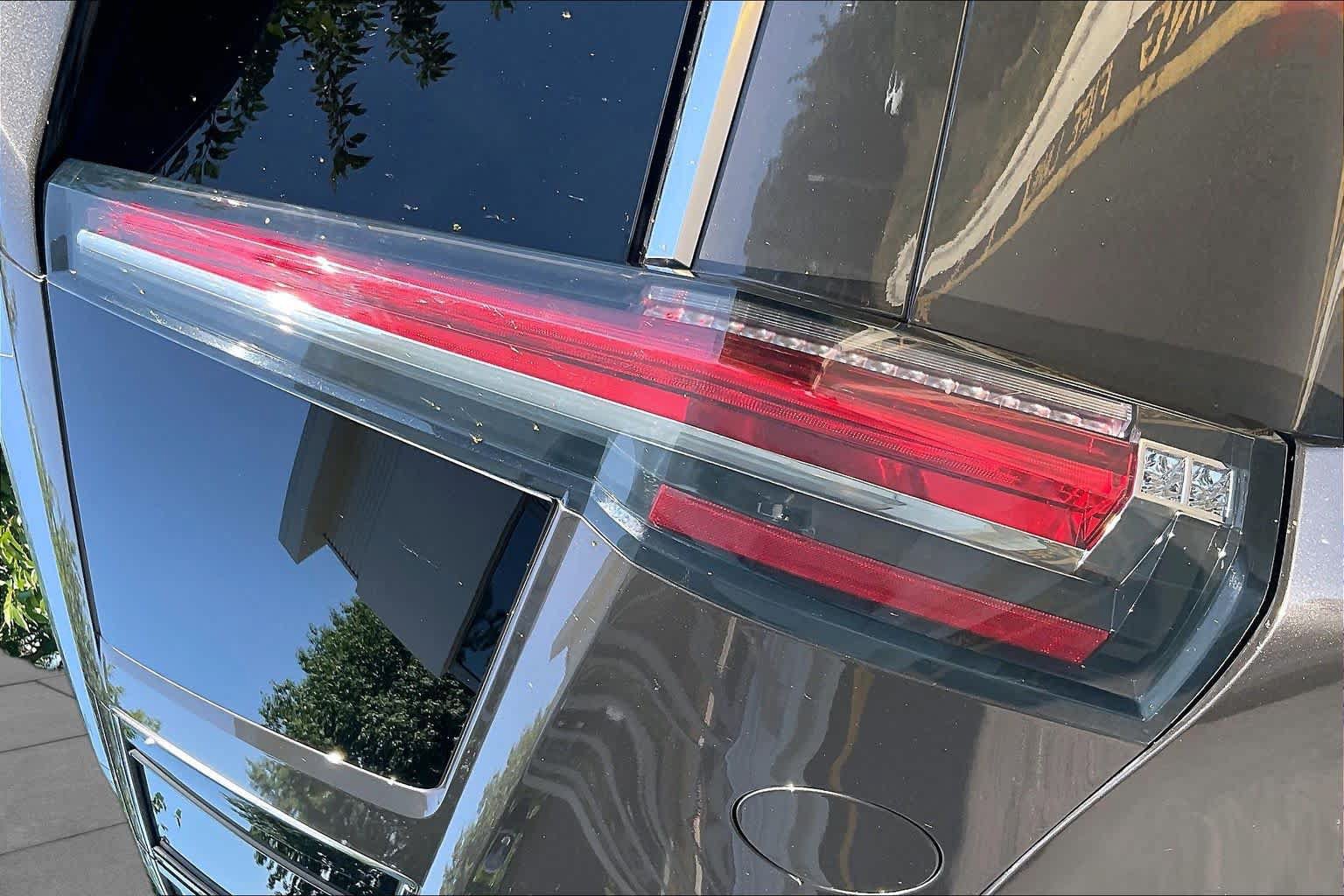Used 2020 Cadillac Escalade Premium Luxury AWD/4WD image 29
