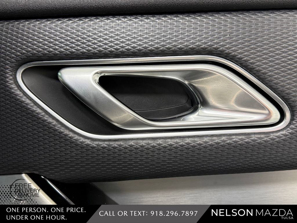 Used 2018 Land Rover Range Rover Velar R-Dynamic SE AWD/4WD image 41