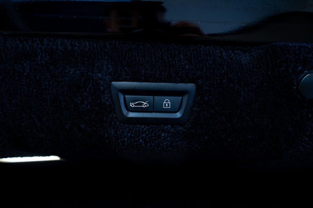 Used 2019 Rolls-Royce Phantom Sedan image 55