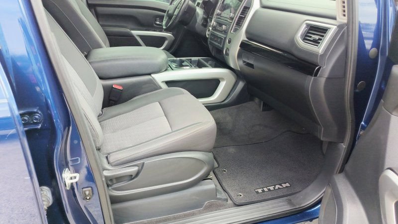Used 2021 Nissan Titan SV w/ SV Convenience Package RWD image 12