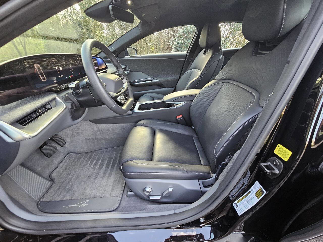 Used 2024 Lucid Air Pure image 4