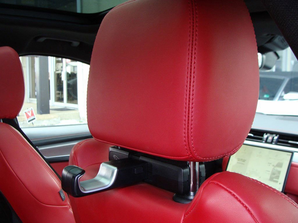 Used 2021 Jaguar F-PACE R-Dynamic S image 37