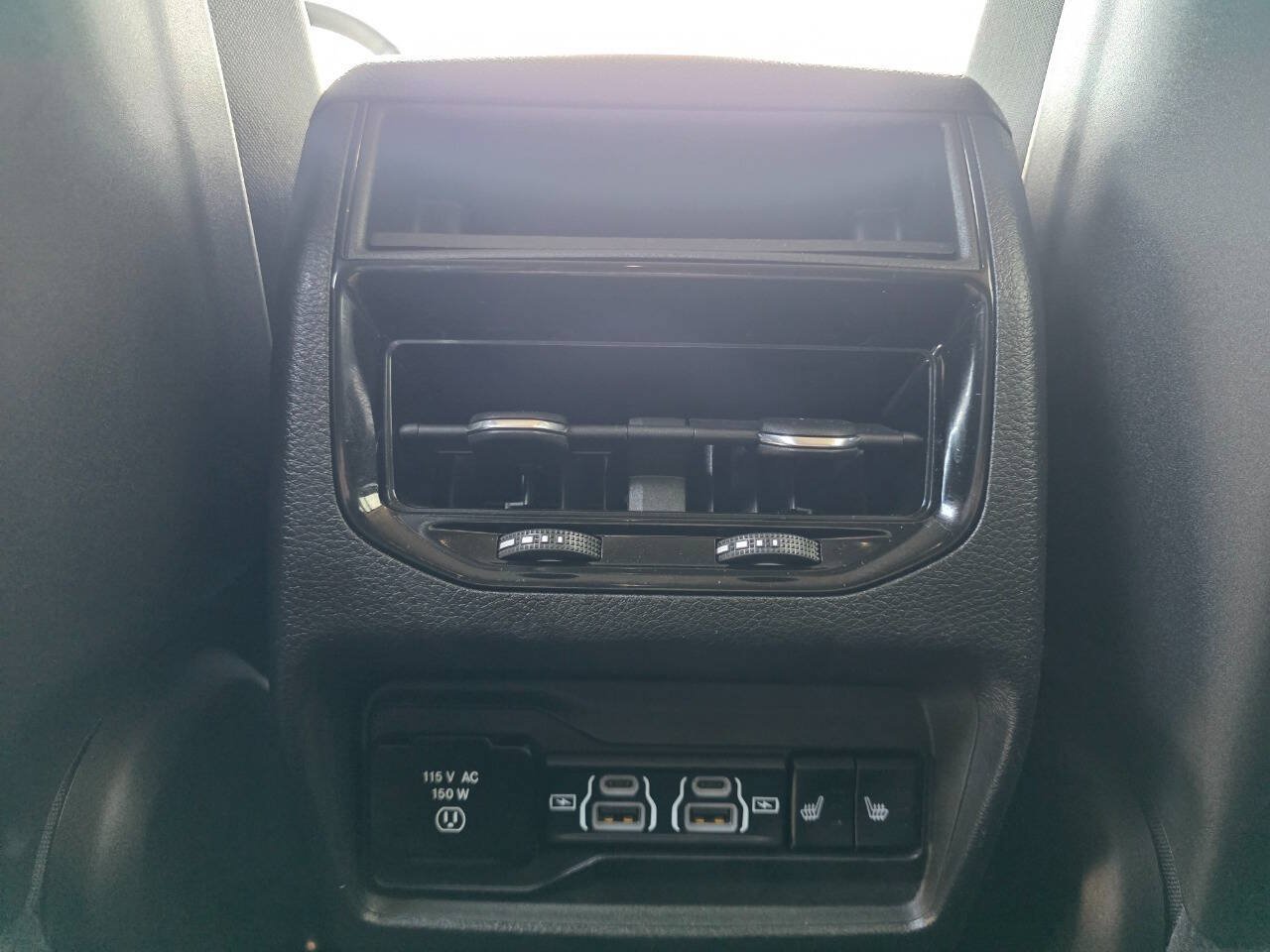 Used 2023 Jeep Grand Cherokee Limited w/ Black Appearance Package AWD/4WD image 18