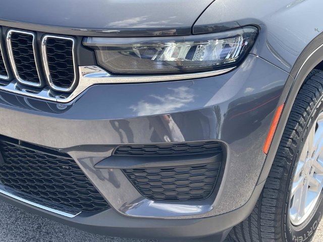 Used 2023 Jeep Grand Cherokee Laredo AWD/4WD image 9