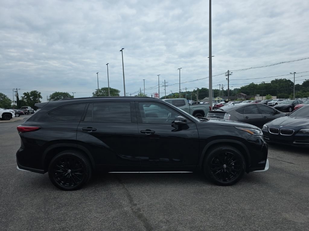 Used 2023 Toyota Highlander XSE FWD image 4
