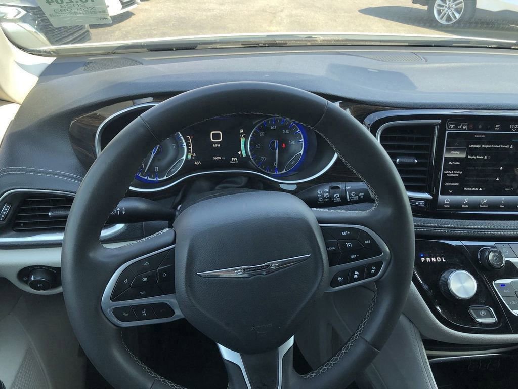 Used 2023 Chrysler Pacifica Limited FWD image 25