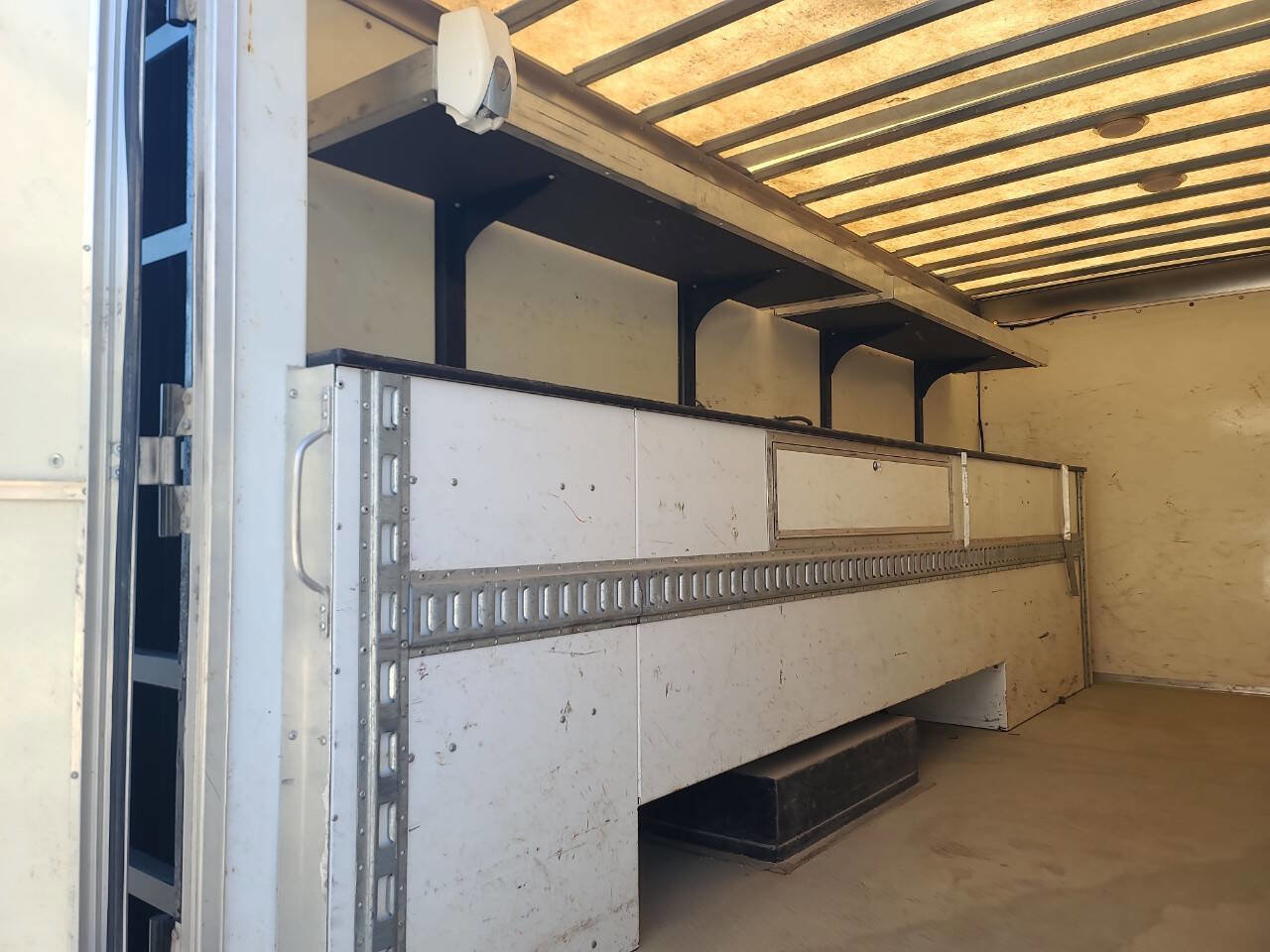 Used 2015 Freightliner Sprinter 3500 image 17