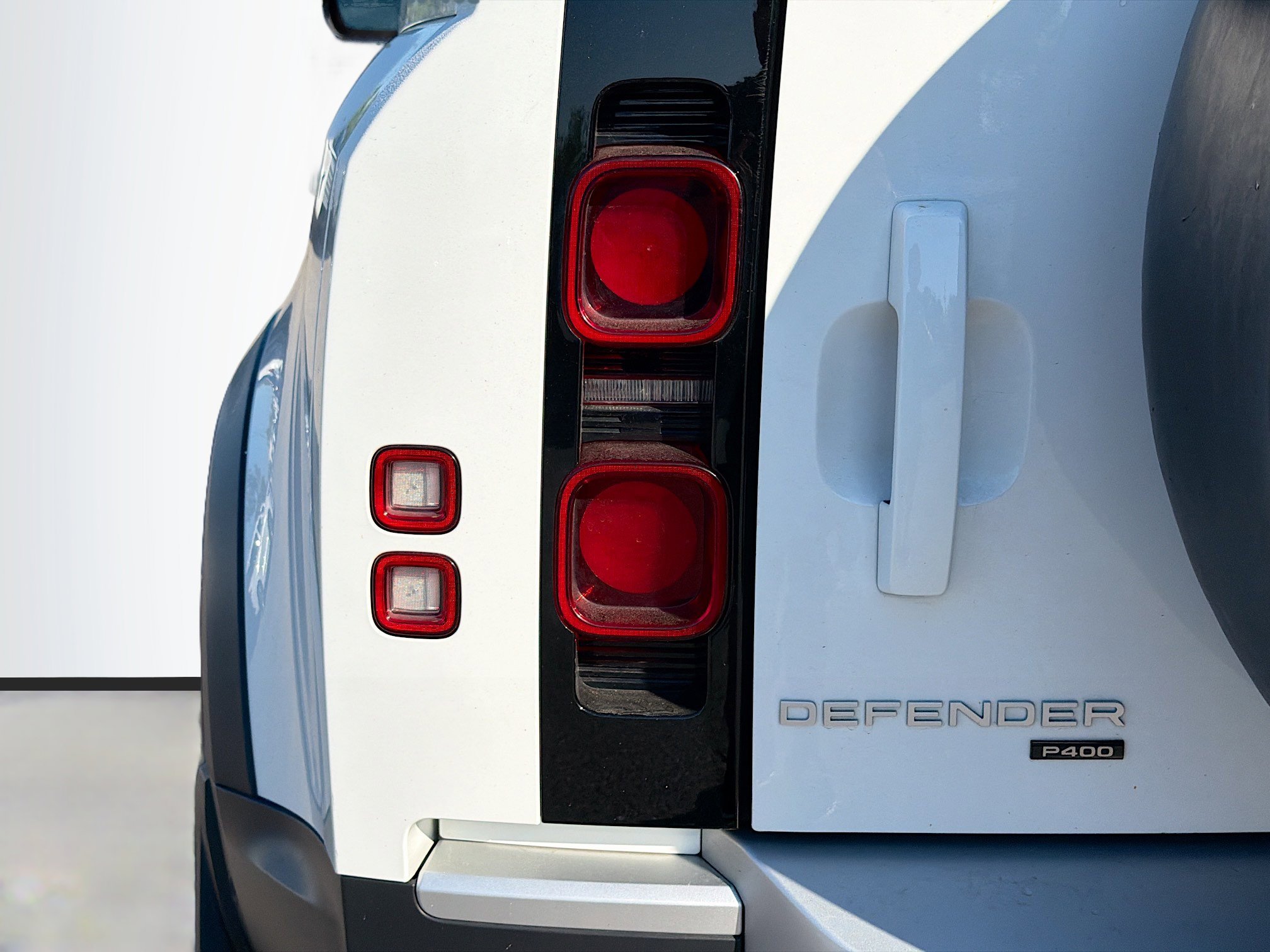 Used 2022 Land Rover Defender 110 SE image 10