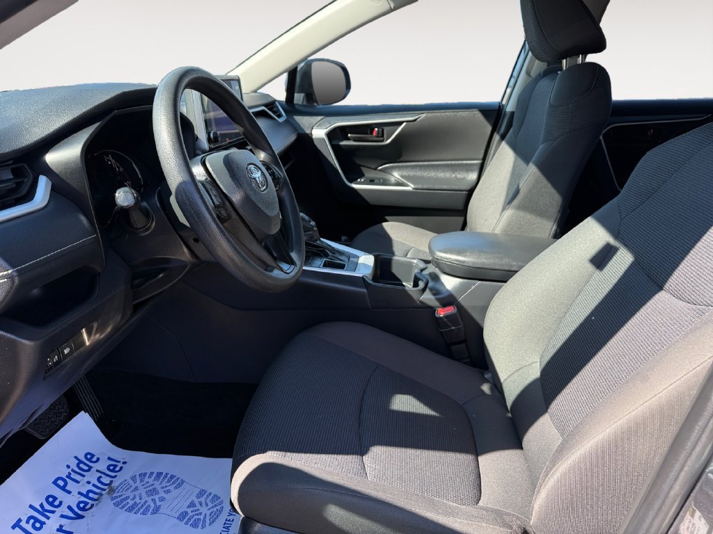 Used 2025 Toyota RAV4 LE AWD/4WD image 9