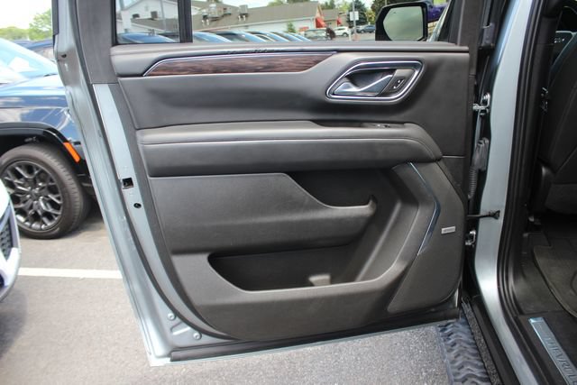Used 2023 Chevrolet Suburban Z71 w/ Luxury Package AWD/4WD image 22