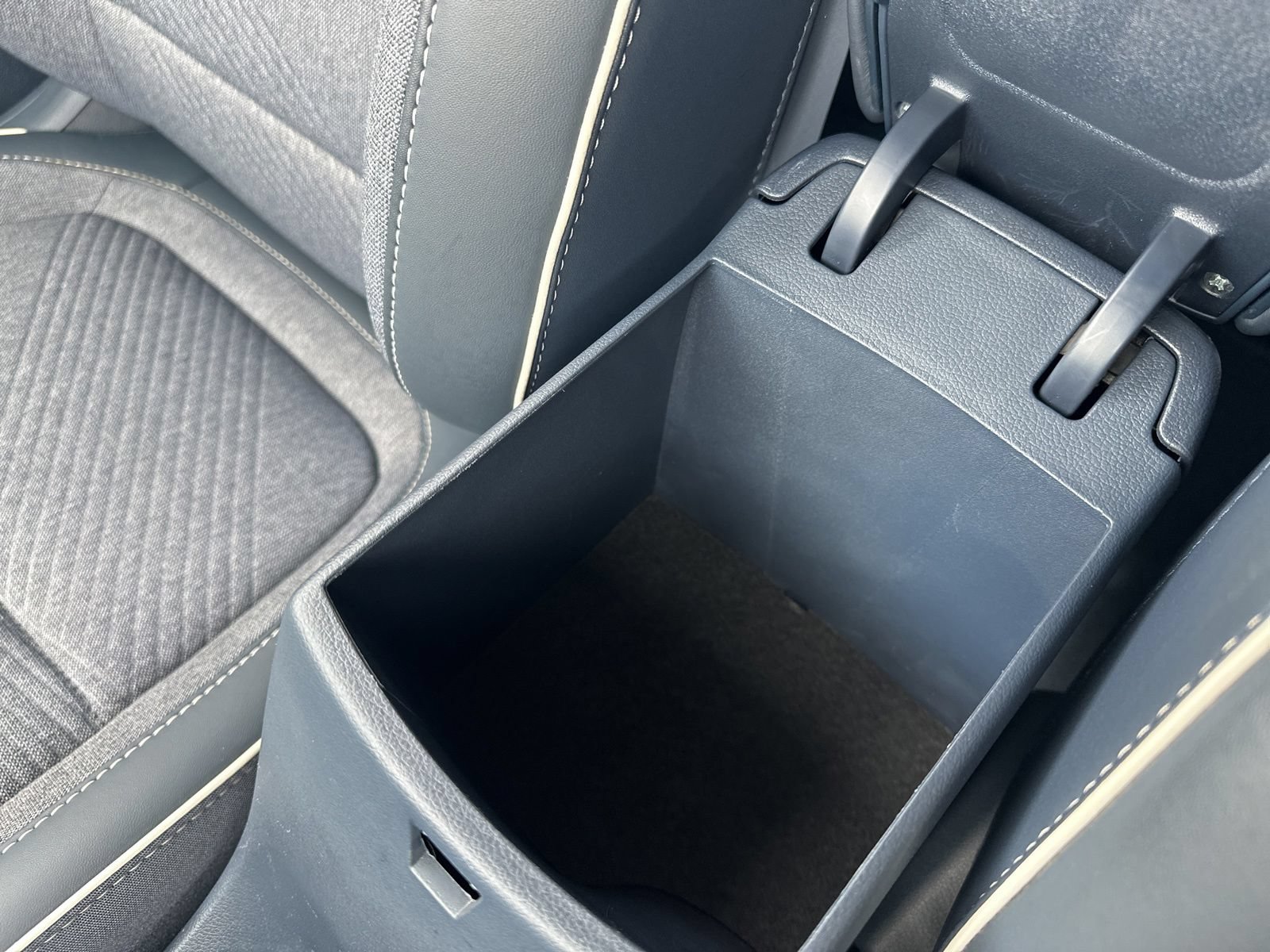 Used 2025 Hyundai Venue Limited FWD image 58