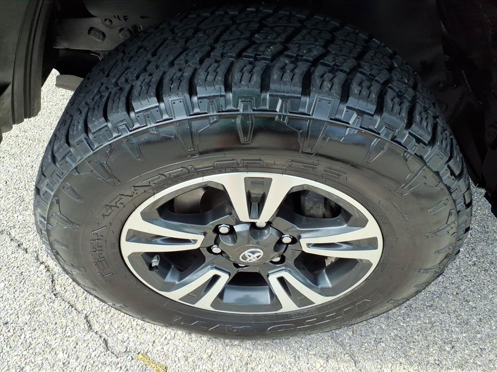 Used 2016 Toyota Tacoma TRD Sport w/ Towing Package AWD/4WD image 10