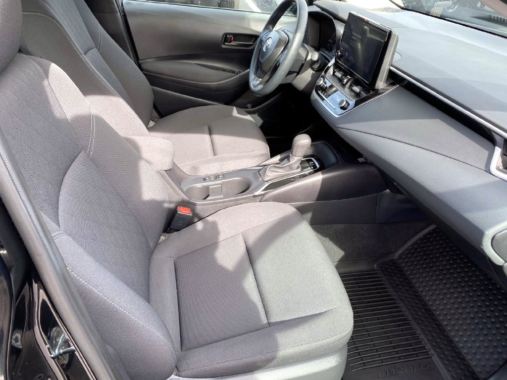 Used 2025 Toyota Corolla LE w/ LE Premium Package FWD image 21
