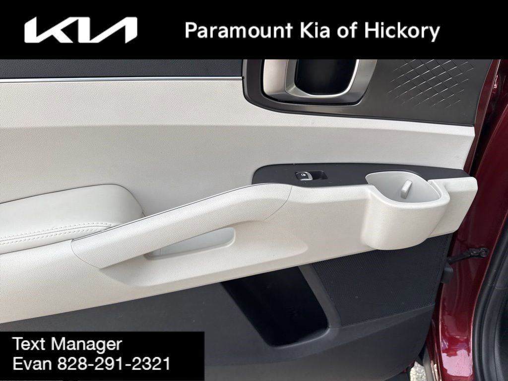 Used 2024 Kia Sorento EX w/ Panoramic Sunroof Package image 16