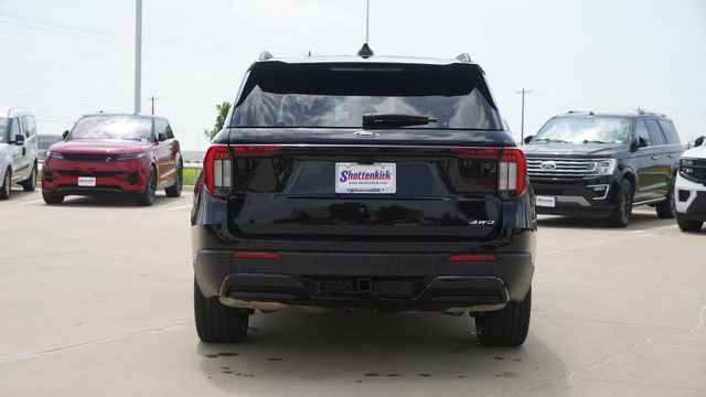 Used 2025 Ford Explorer ST-Line w/ ST-Line Street Pack AWD/4WD image 8
