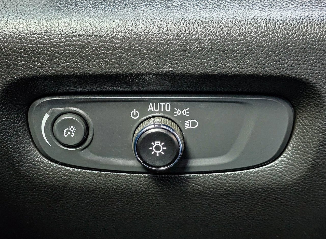 Certified 2023 Chevrolet Traverse LT w/ Rear Camera Mirror Package image 25