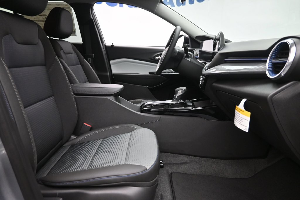 New 2026 Chevrolet Trax LT w/ Driver Confidence Package FWD image 11