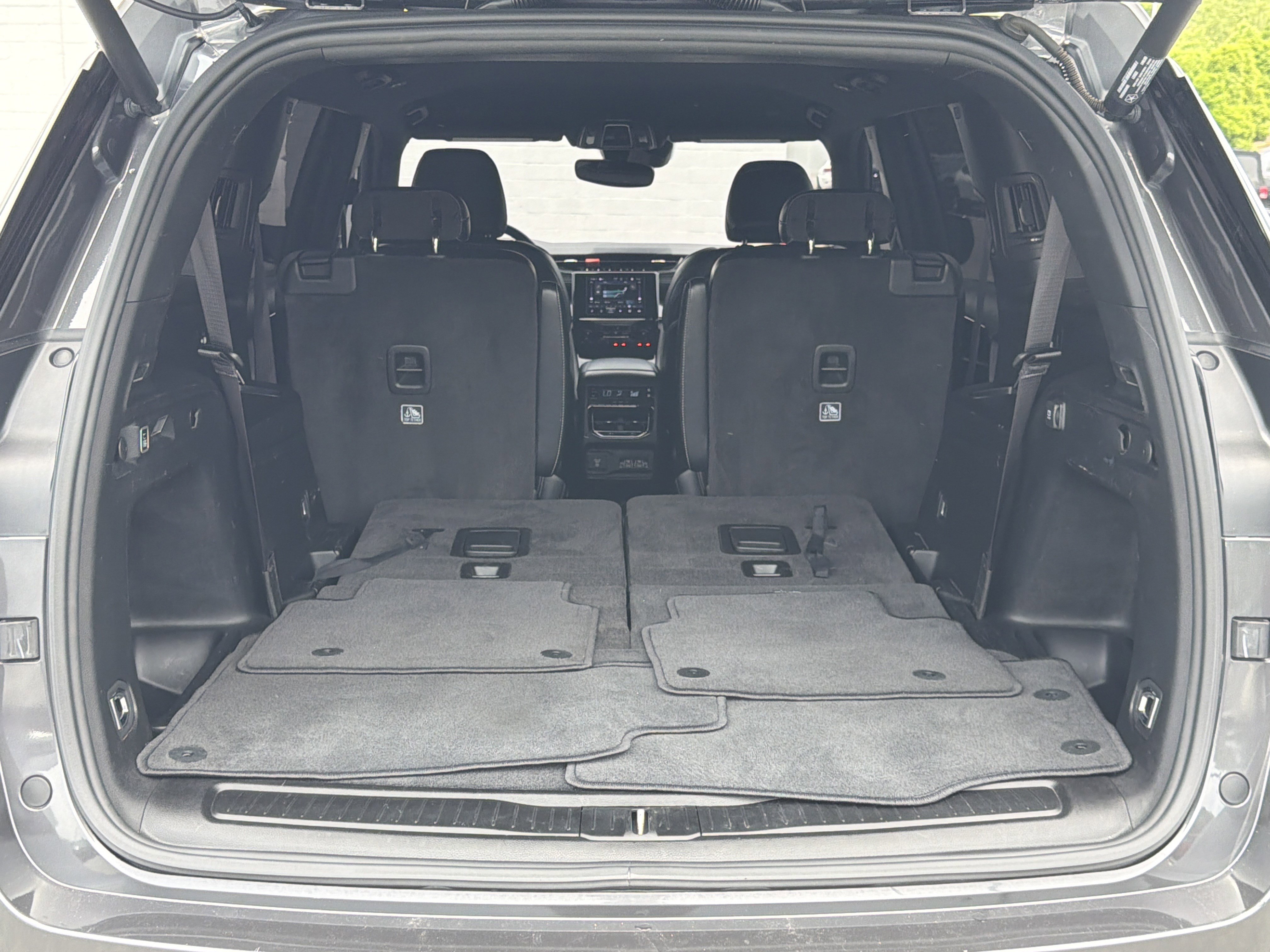 Used 2021 Jeep Grand Cherokee L Laredo RWD image 22