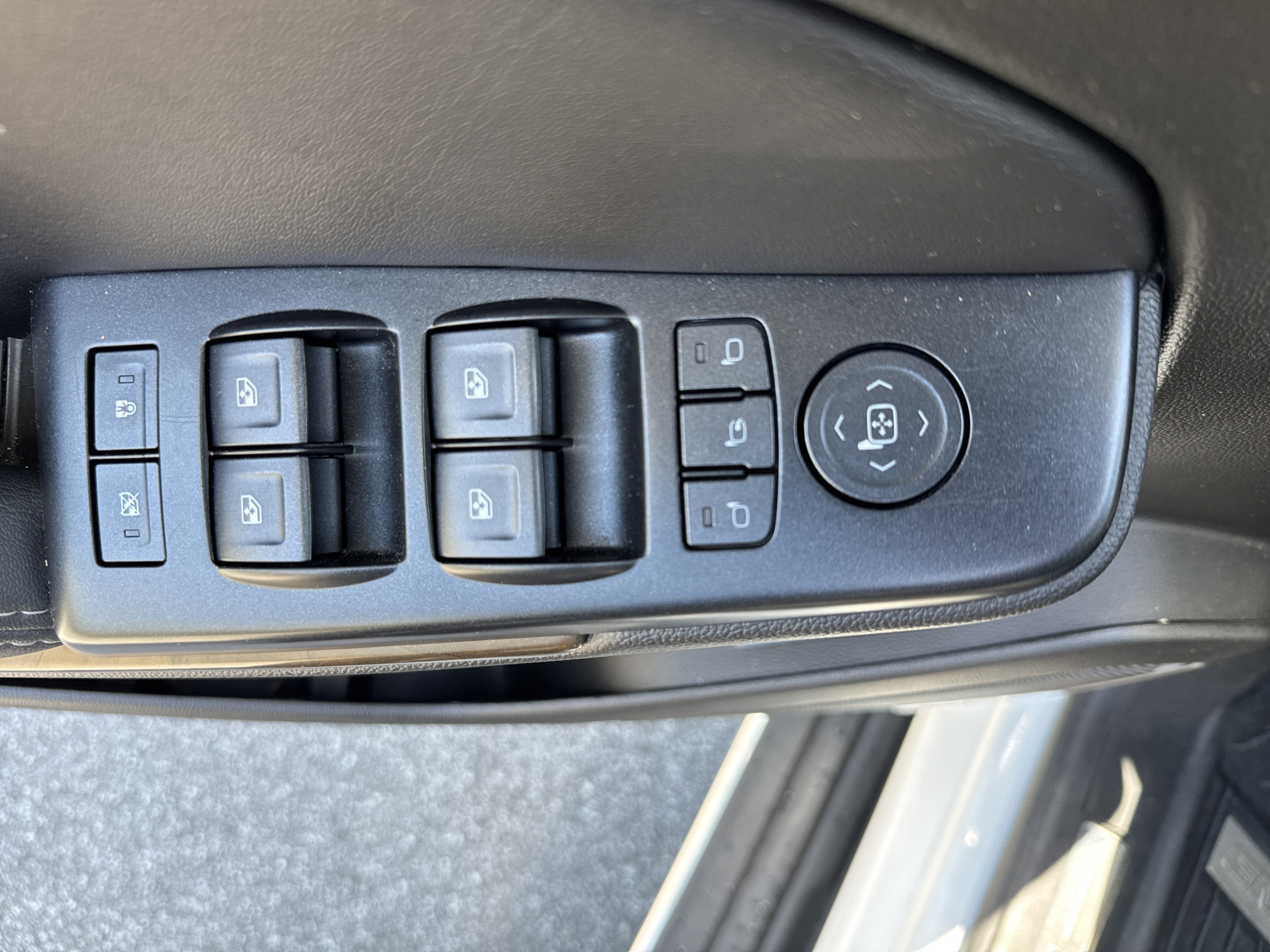 Used 2018 GMC Yukon XL Denali RWD image 15