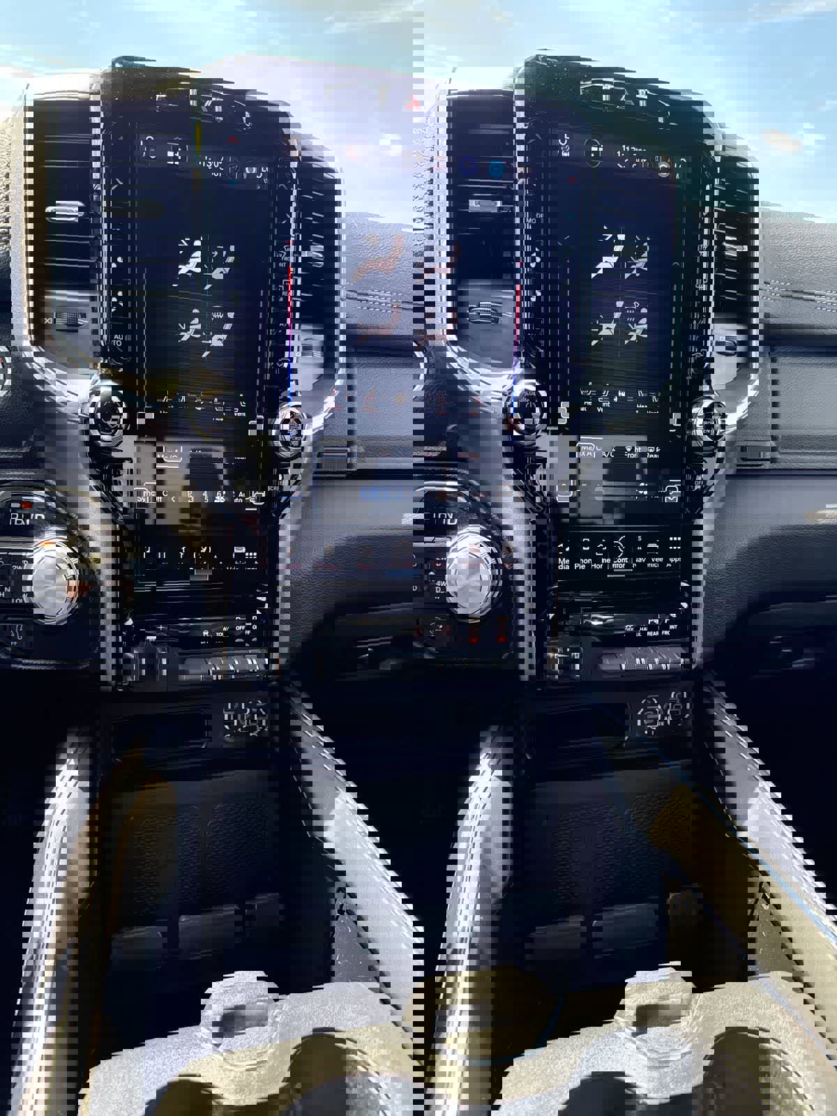 Used 2024 RAM 1500 Laramie image 10